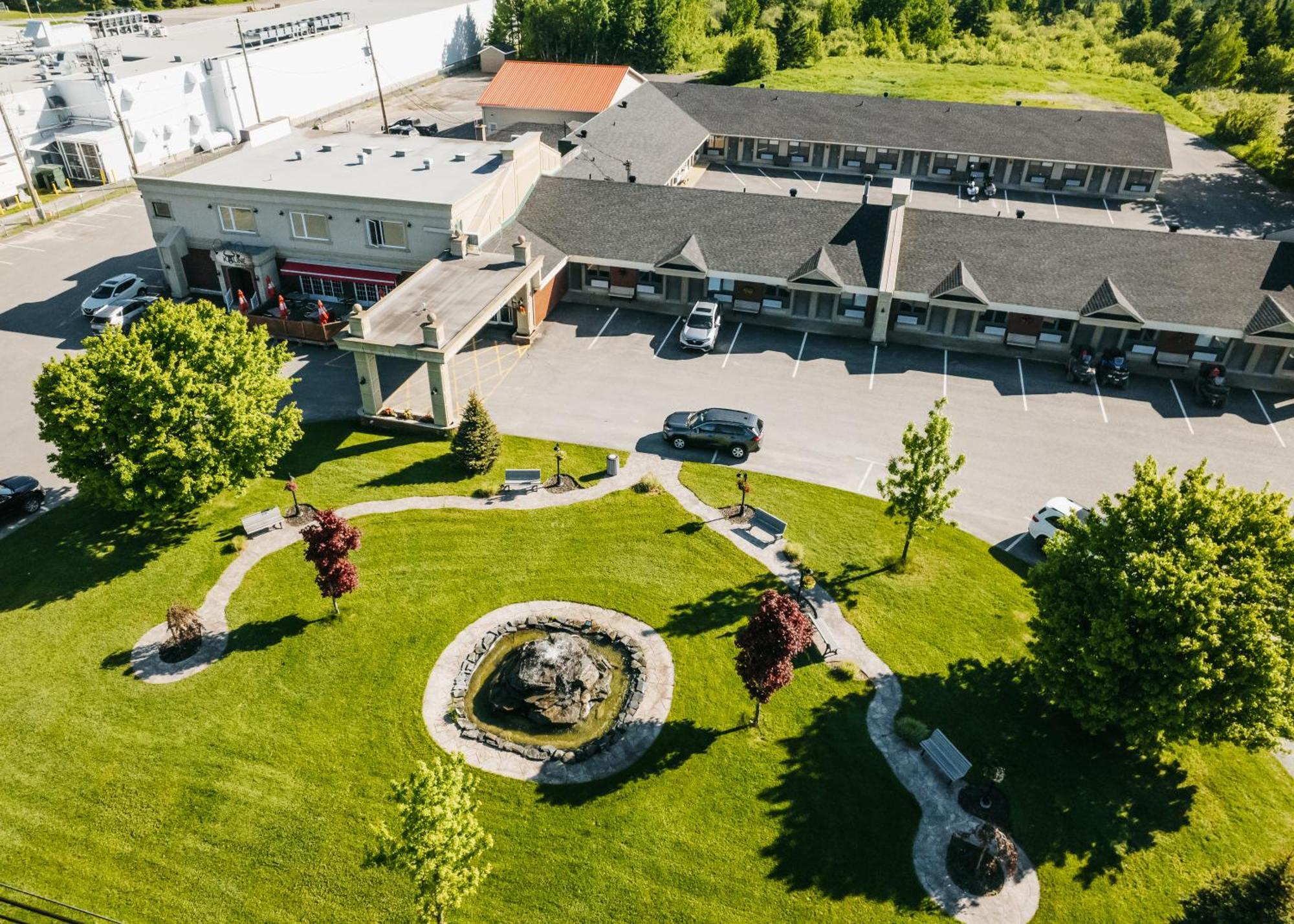 默特尔勒凯尔特酒店 Lac-Mégantic 外观 照片